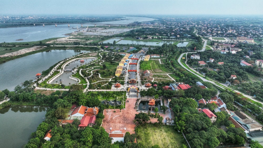 Toàn cảnh đền Lảnh Giang